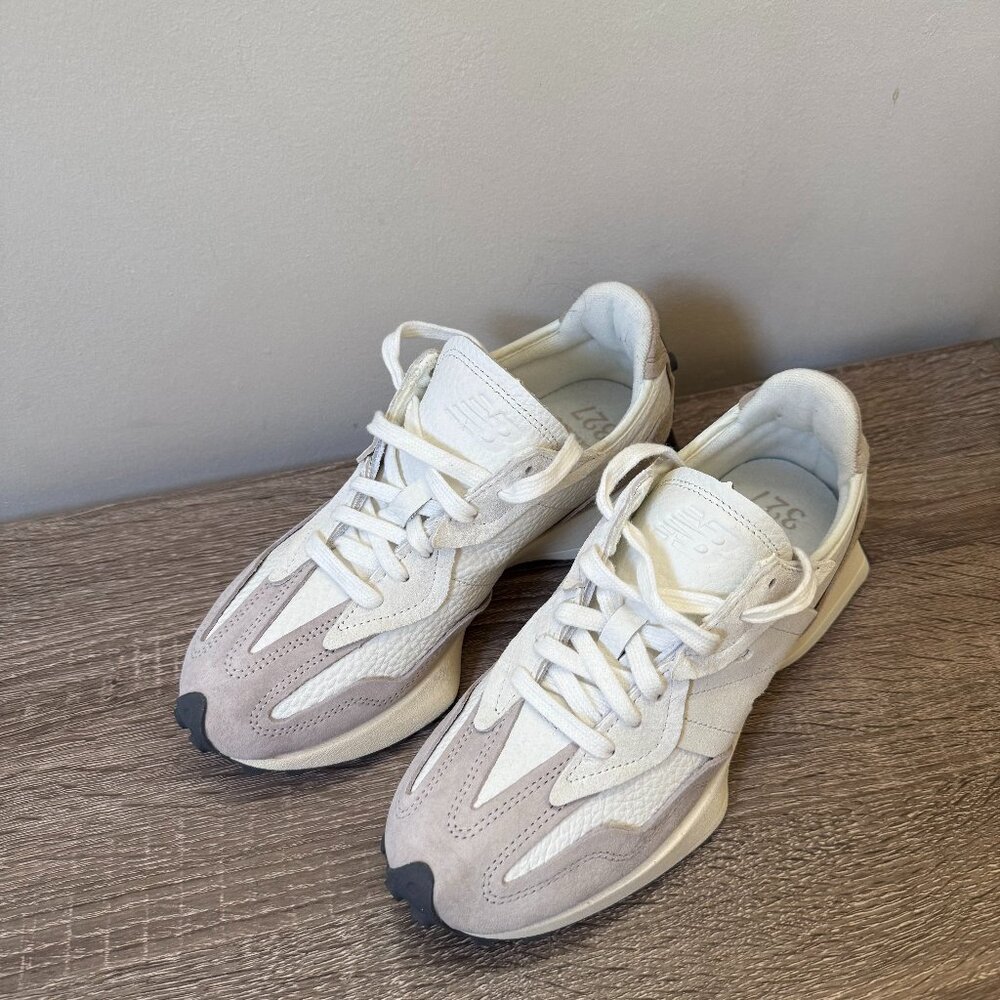 New Balance 327 Women size 7 NWOT Gray White